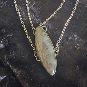 Elegant Gold Pendant Necklace